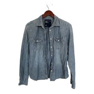 American Eagle Light Blue Denim Shirt size large